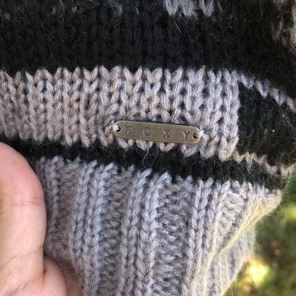 Roxy sweater. Size Medium - Picture 4 of 7